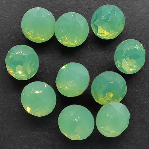 8mm Chinese Chaton-Green Opal