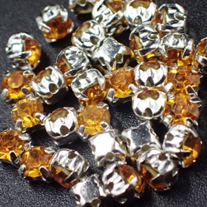 4mm-Chaton Montees - Light Topaz